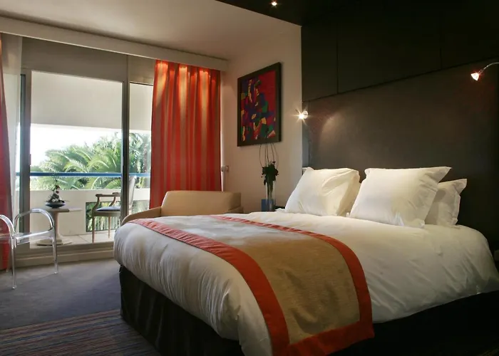 Hotell & Vatel Nîmes